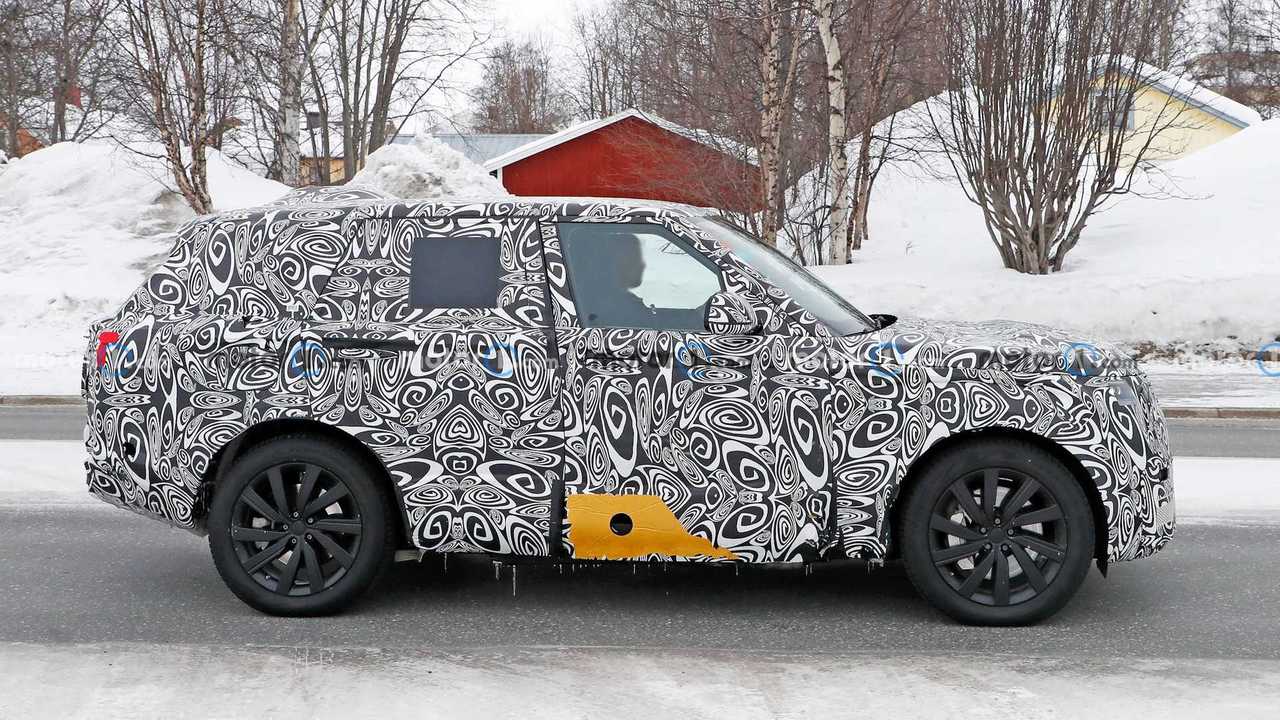 Land Rover Range Rover 2021, le foto spia dell'ibrido plug-in