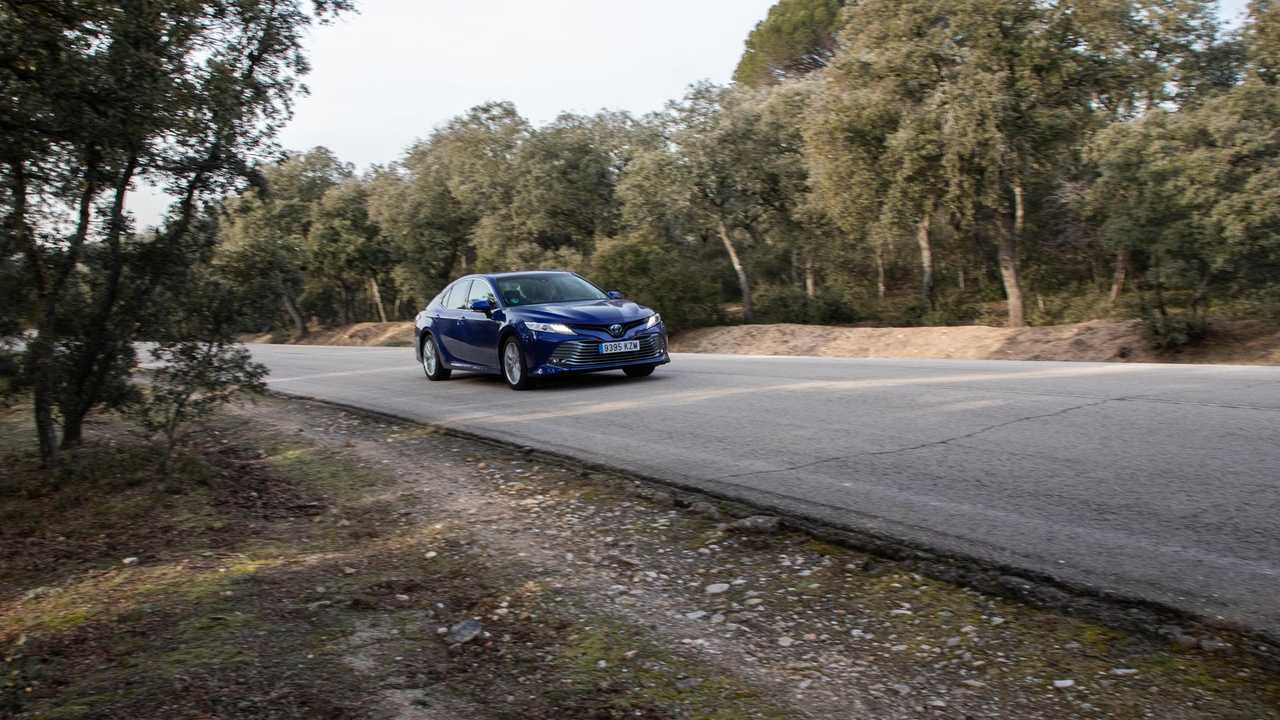 Toyota Camry Hybrid 220H, prueba