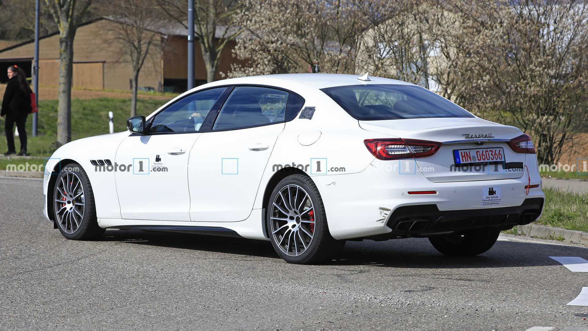 maserati-quttroporte-facelift-spy-photo.jpg