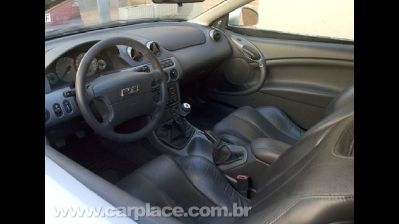 Espanhol cria réplica do superesportivo Audi R8 sobre um Mercury Cougar 2001