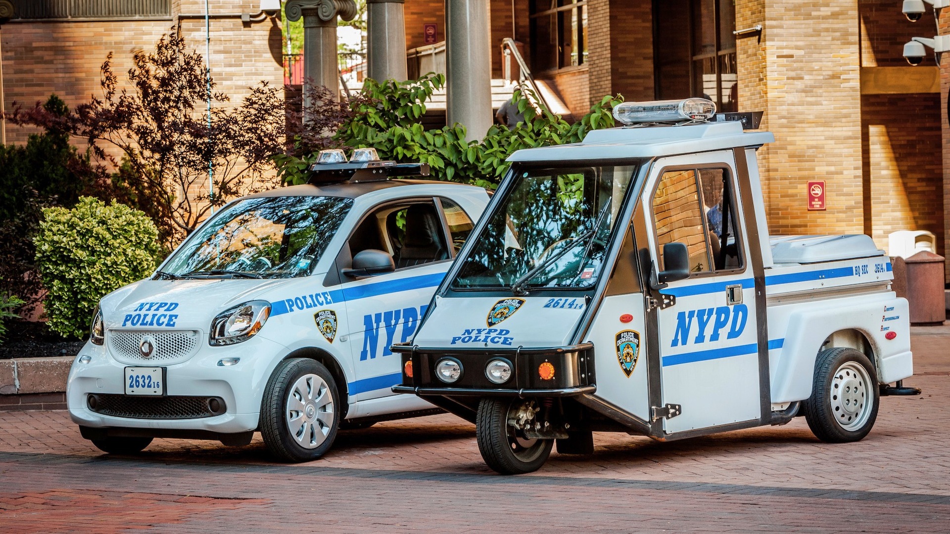 Pourquoi Les Gens Du Voyage Roulent En Mercedes Smart - La police de NYC roule pour la ForTwo