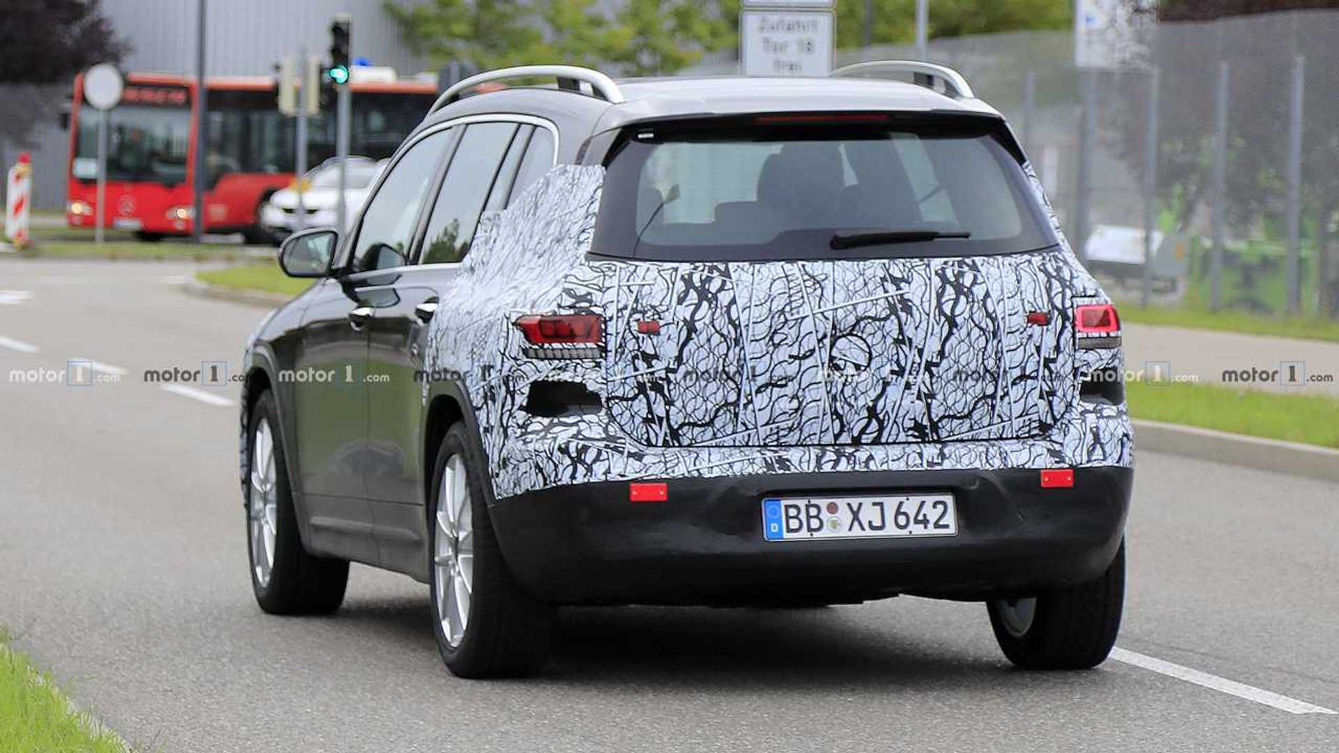 mercedes-benz-eqb-new-spy-photo.jpg
