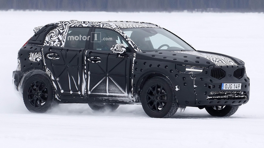 2018 Volvo XC40 spy photo