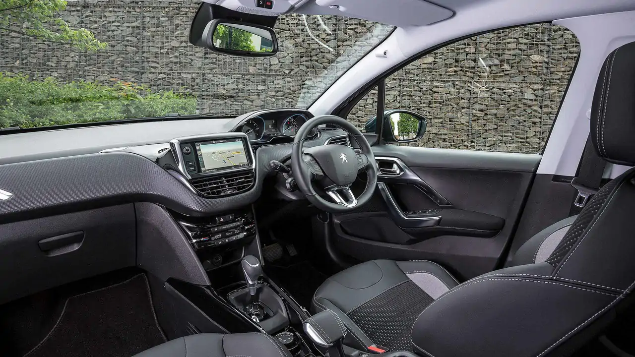 17 Peugeot 08 Review