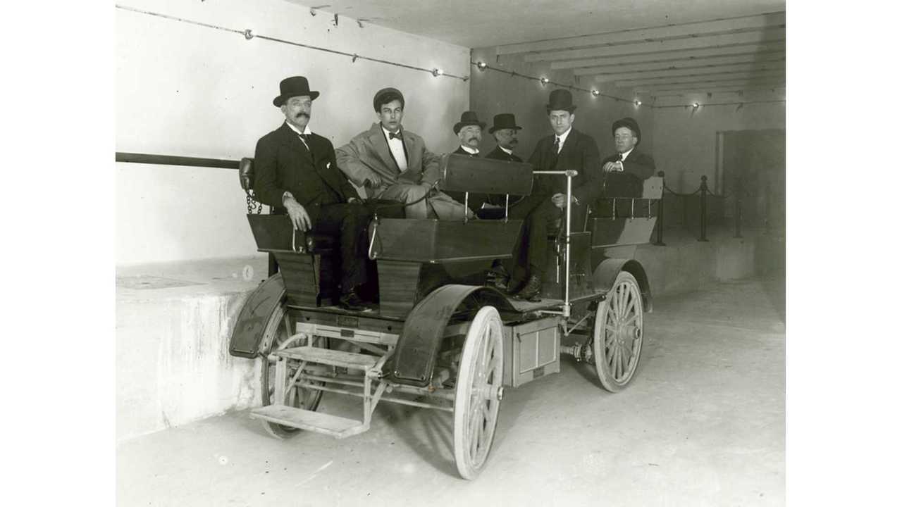 Early 1900s U S Senate Owned Two Electric Cars That Travelled Early 1900s U S Senate Owned Two Electric Cars That Travelled Underground