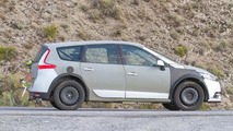 Renault Grand Scenic mule spy photo