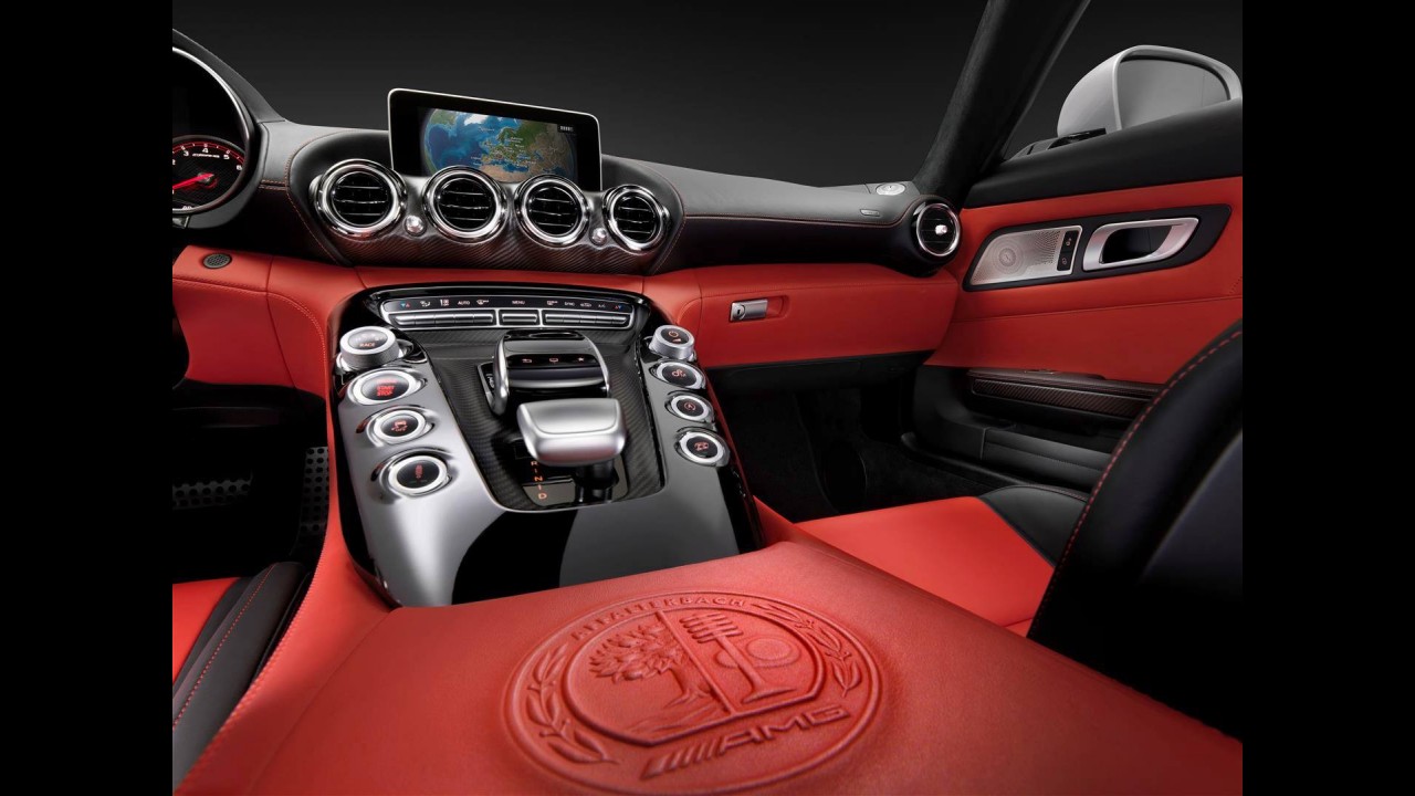 Oficial: Mercedes divulga imagens do interior do futuro AMG GT