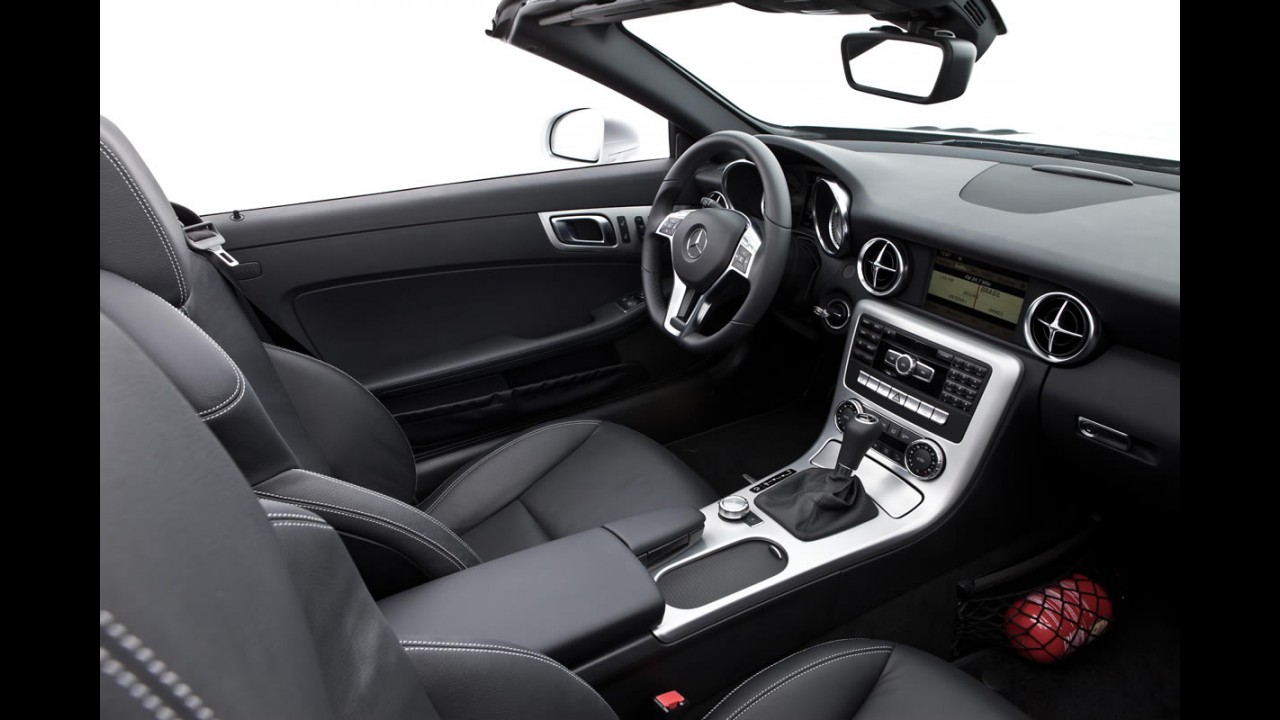Mercedes lança o SLK 250 no Brasil por R$ 249.900 - Roadster acelera de 0 a 100 km/h em 6,6 segundos