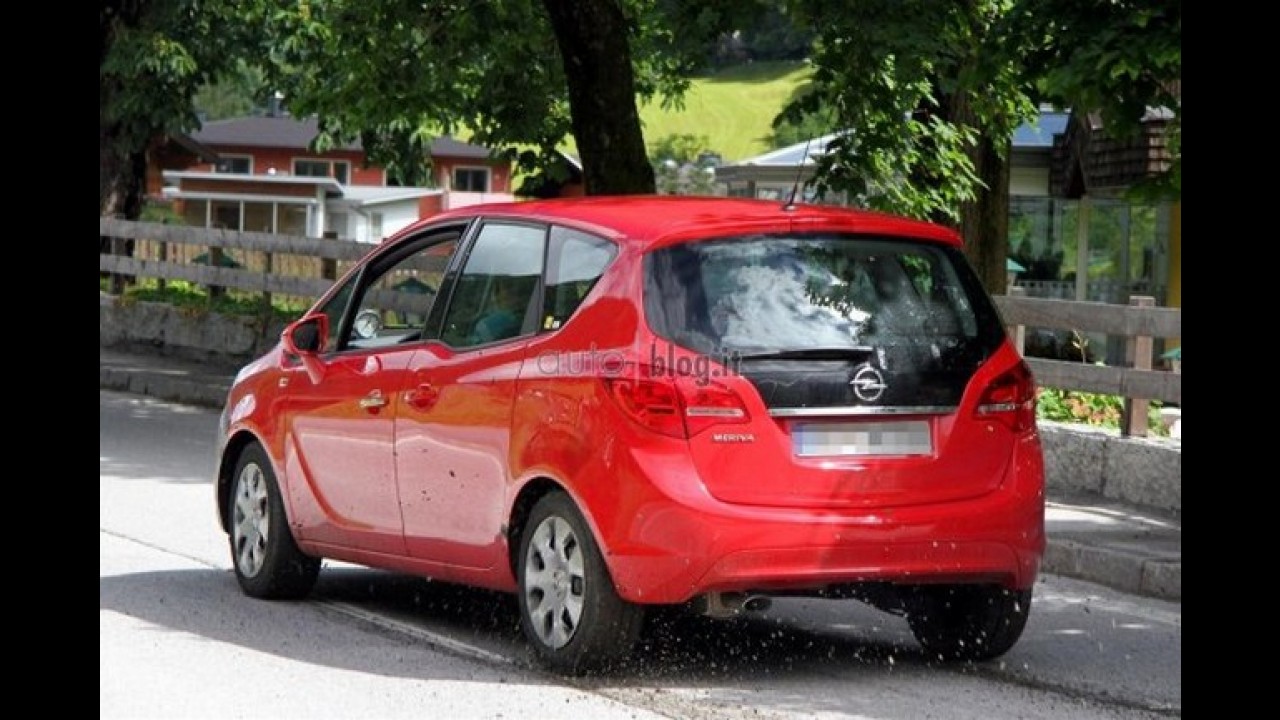 Flagra: Opel Meriva 2013 é flagrada com pouca camuflagem
