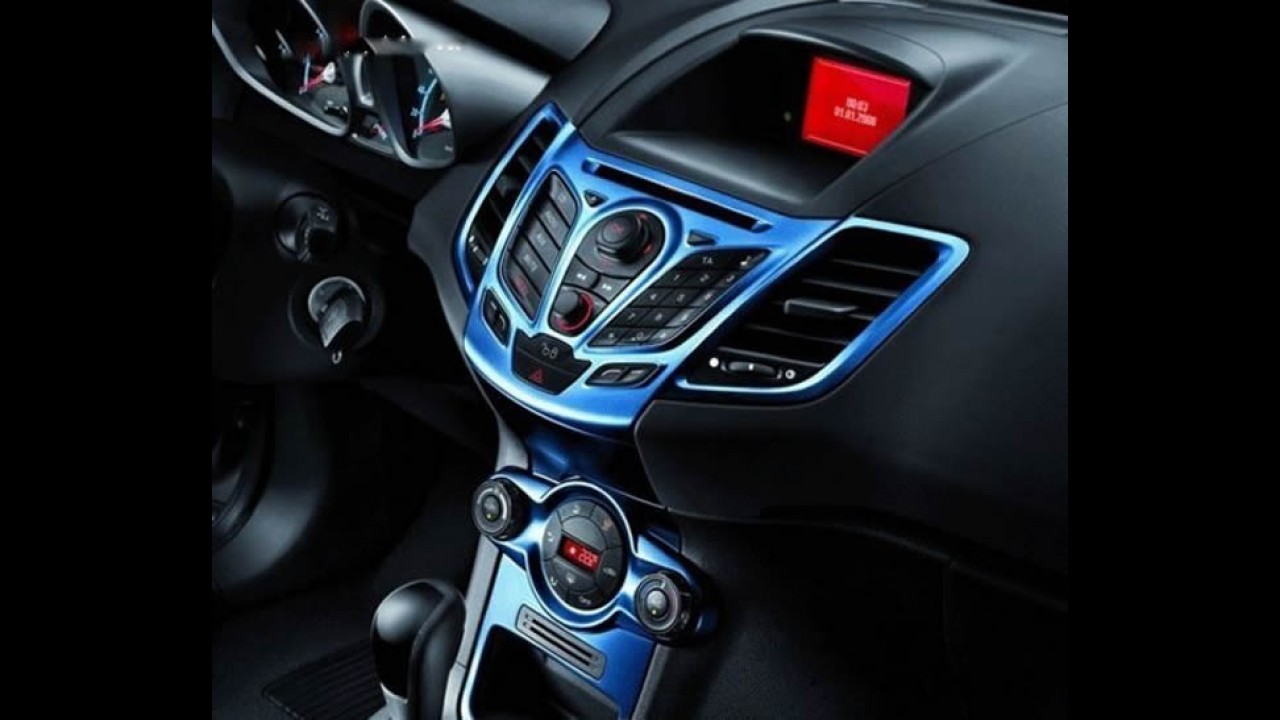 Ford Fiesta ganha edição limitada Blue & White na China