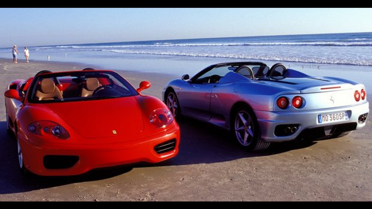 Ferrari 360 Spyder pega fogo por falha mecânica