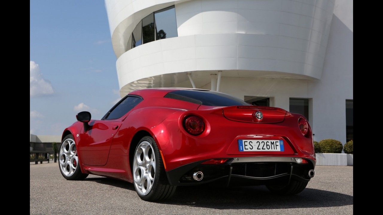 Alfa Romeo vai substituir faróis do 4C após enxurrada de críticas ao design