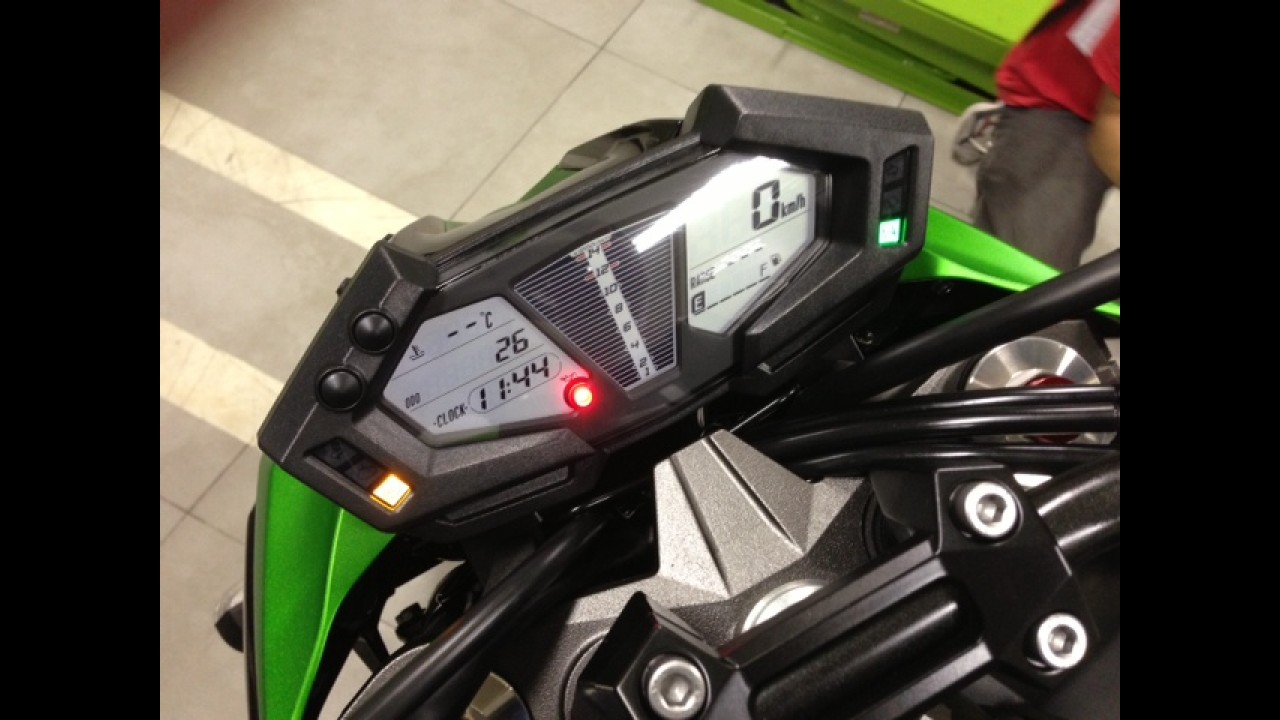 Kawasaki lança nova Z800 2013 no Brasil - esportiva tem preço a partir de R$ 35.990