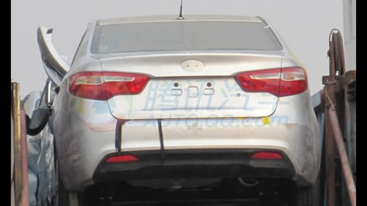 Novo Kia Rio Sedan 2012 aparece por completo sem camuflagem