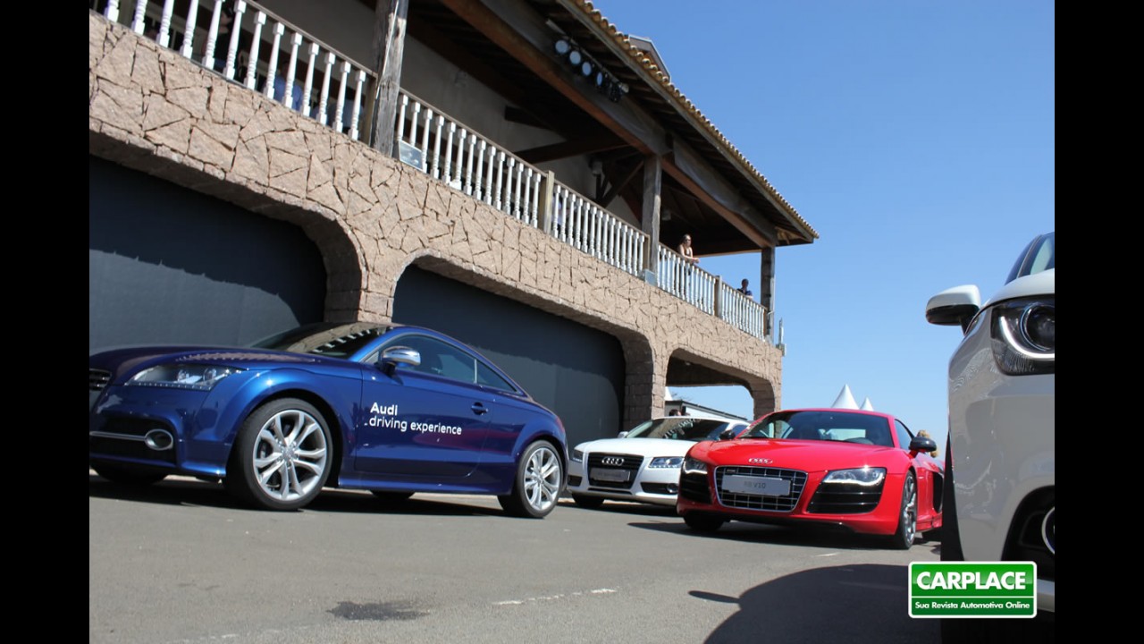 Audi R8 5.2 FSI V10 quattro: Andamos a mais de 200 km/h com o superesportivo