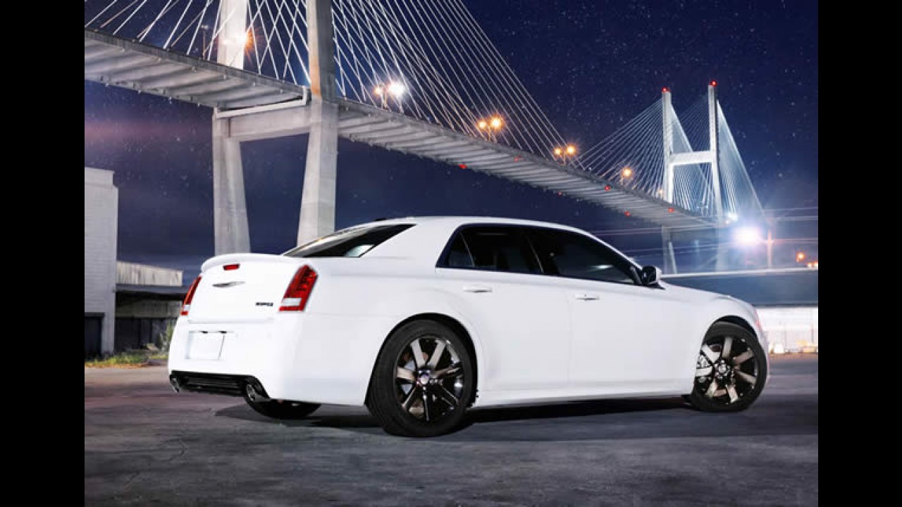 Chrysler apresenta versão esportiva 300 SRT8