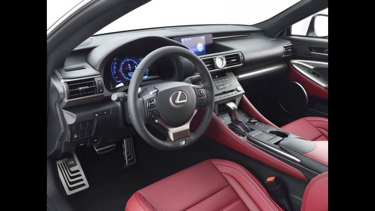 Lexus RC F Sport de 306 cv é a versão de "entrada" que estará no Salão de Genebra