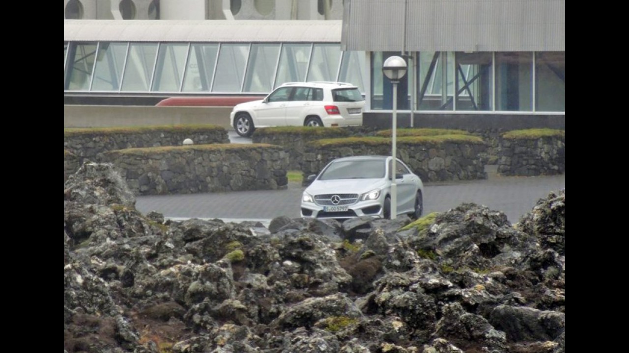 Flagra: Mercedes-Benz CLA é visto totalmente sem disfarces na versão AMG