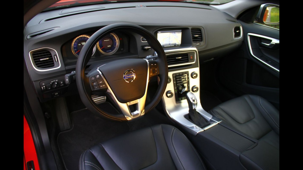 Impressões ao dirigir: Novo Volvo V60 T5 Comfort R-Design - O "SportWagon"
