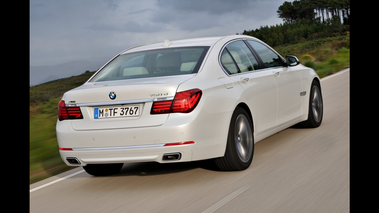 BMW Série 7 ganha face-lift na linha 2012 - Confira primeiras informações e imagens oficiais