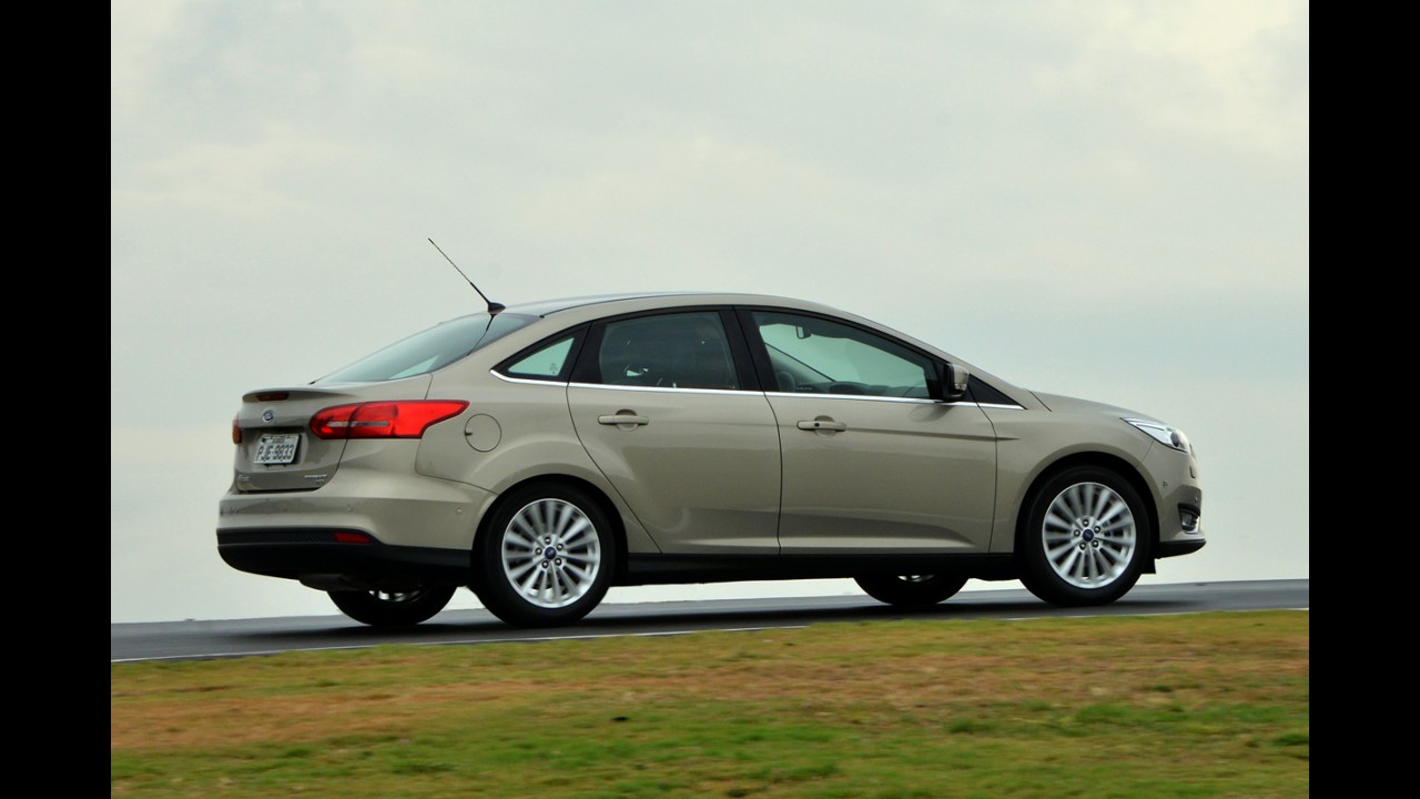 Volta Rápida: Focus Fastback aposta na dinâmica para se distanciar do Corolla