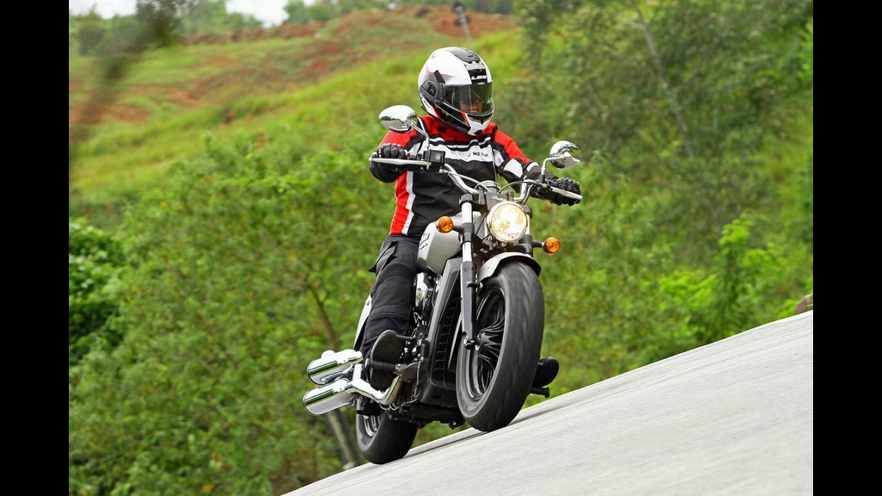 Duelo ianque: a esportividade da Indian Scout ou a tradição da Harley Forty-Eigth?