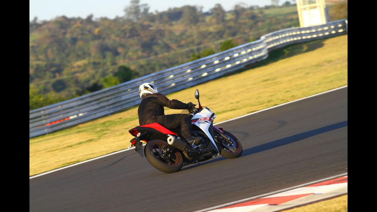 Volta rápida: Yamaha R3 vem infernizar a vida da Ninjinha