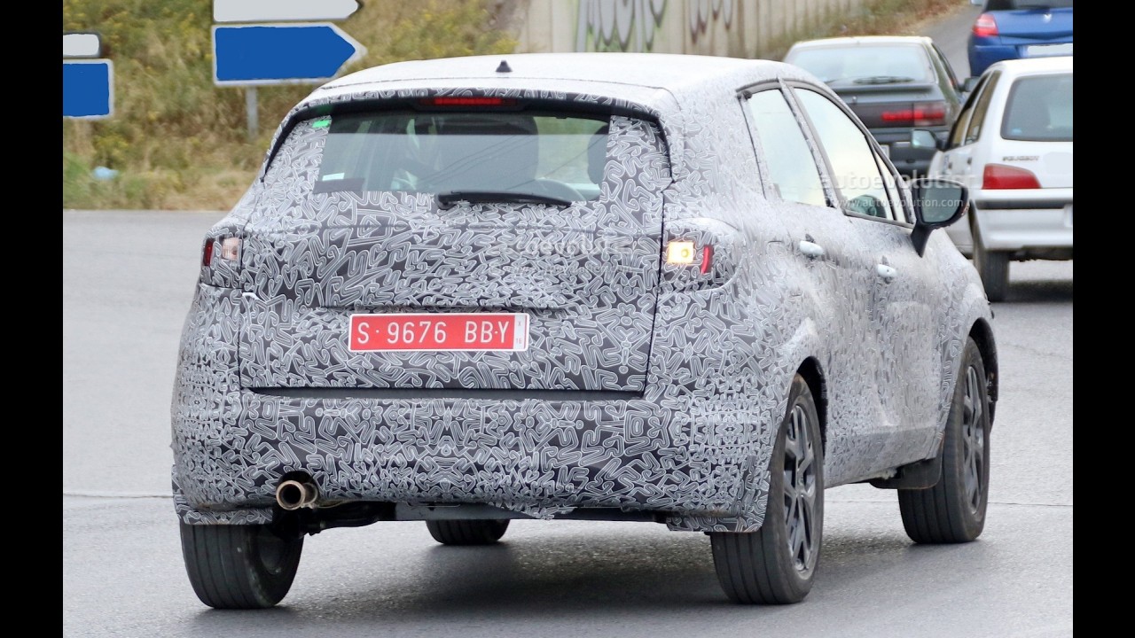 Informes do Captur nacional: porte maior, suspensão multilink e motor Nissan