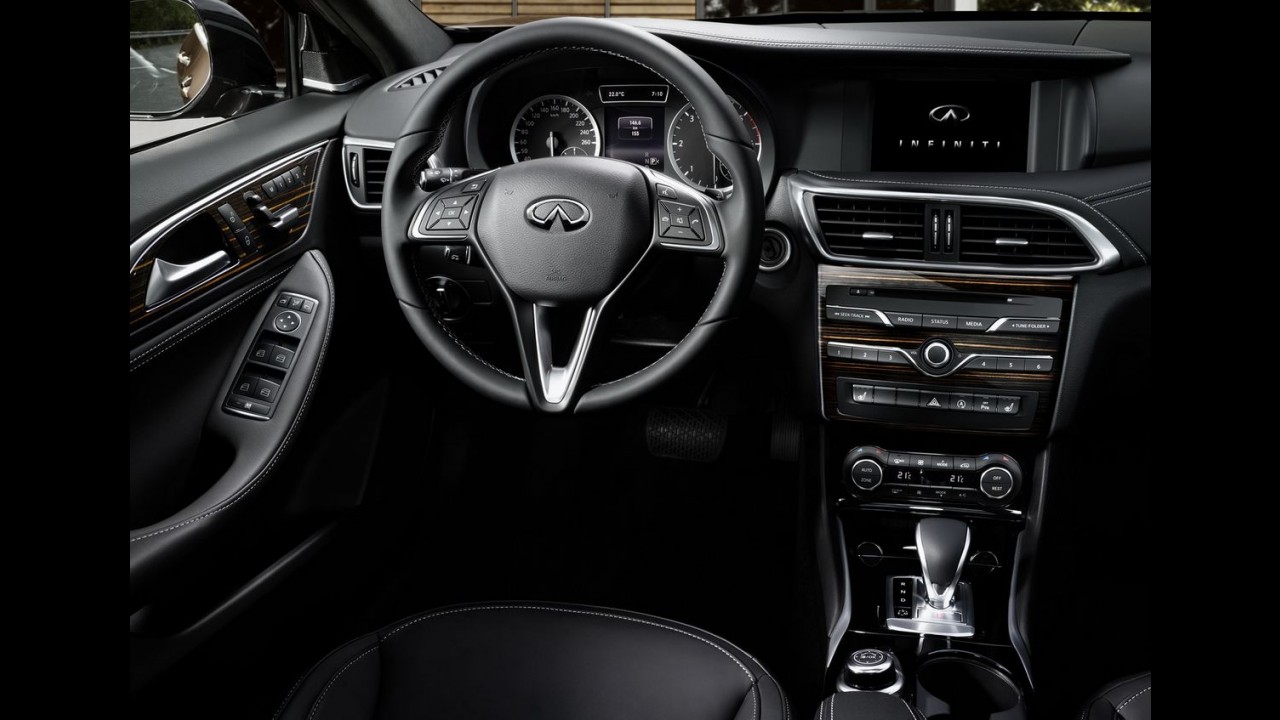 Nem hatch, nem crossover, Infiniti Q30 é apresentado oficialmente - veja fotos