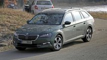 Skoda Superb Wagon restyling 2019, nuove foto spia