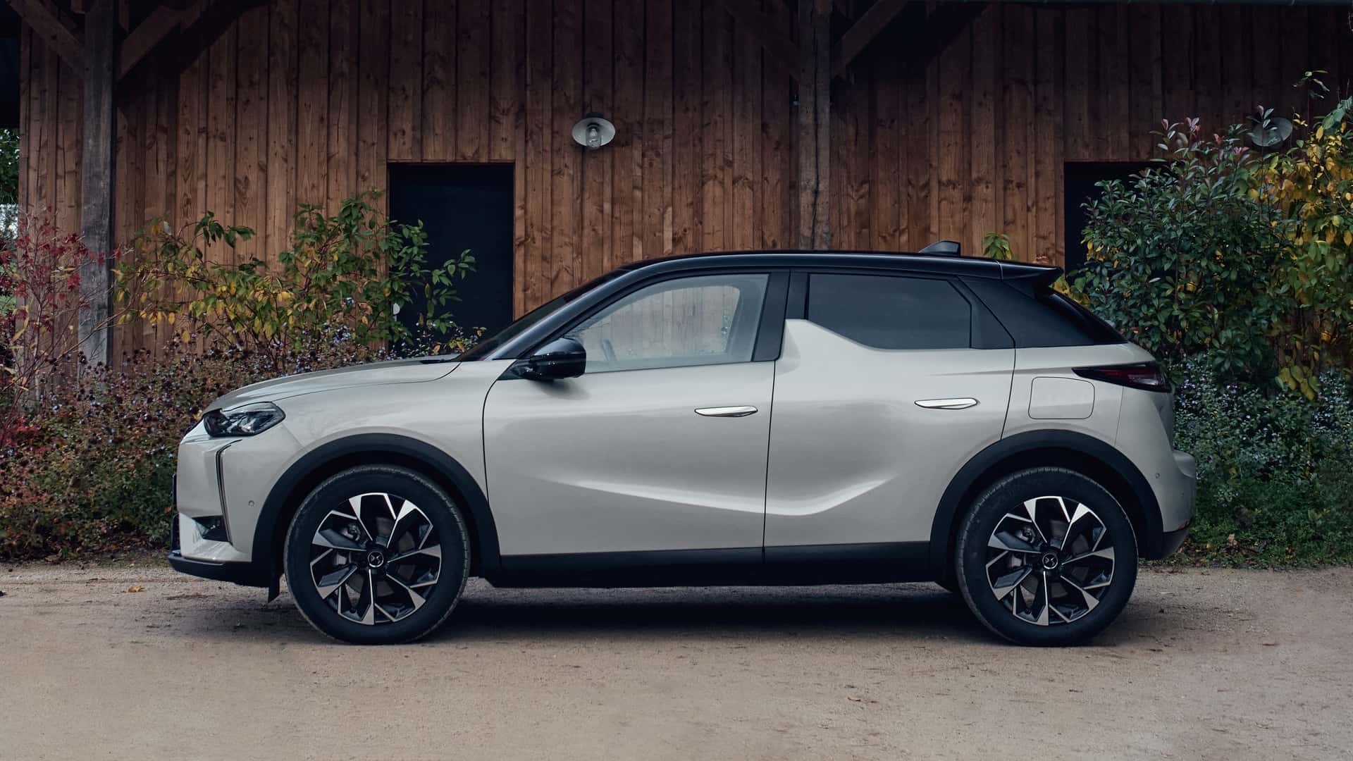 Foto: DS 3 Hybrid (2024) | Motor1.com