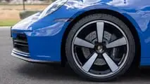 Porsche 911 Carrera (2024) put to the test