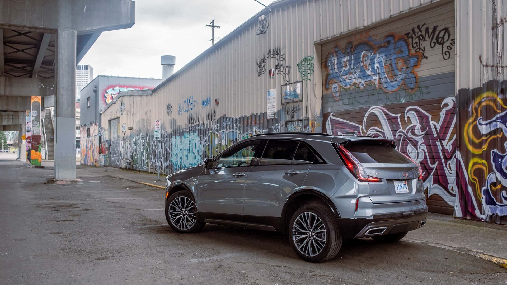 https://cdn.motor1.com/images/mgl/qk6WBL/s1/2024-cadillac-xt4-350t-awd-argent-silver-metallic.jpg
