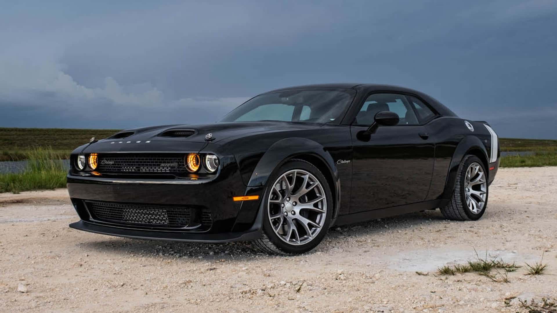 Dodge Challenger Hellcat Black Ghost é a despedida do V8; veja