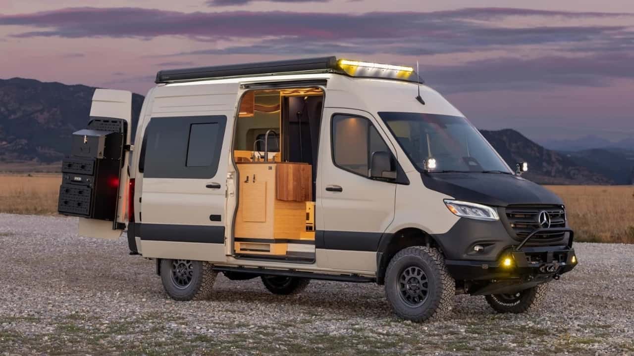 Esta Mercedes-Benz Sprinter 4x4 de Dicot Designs es aventurera y detallista