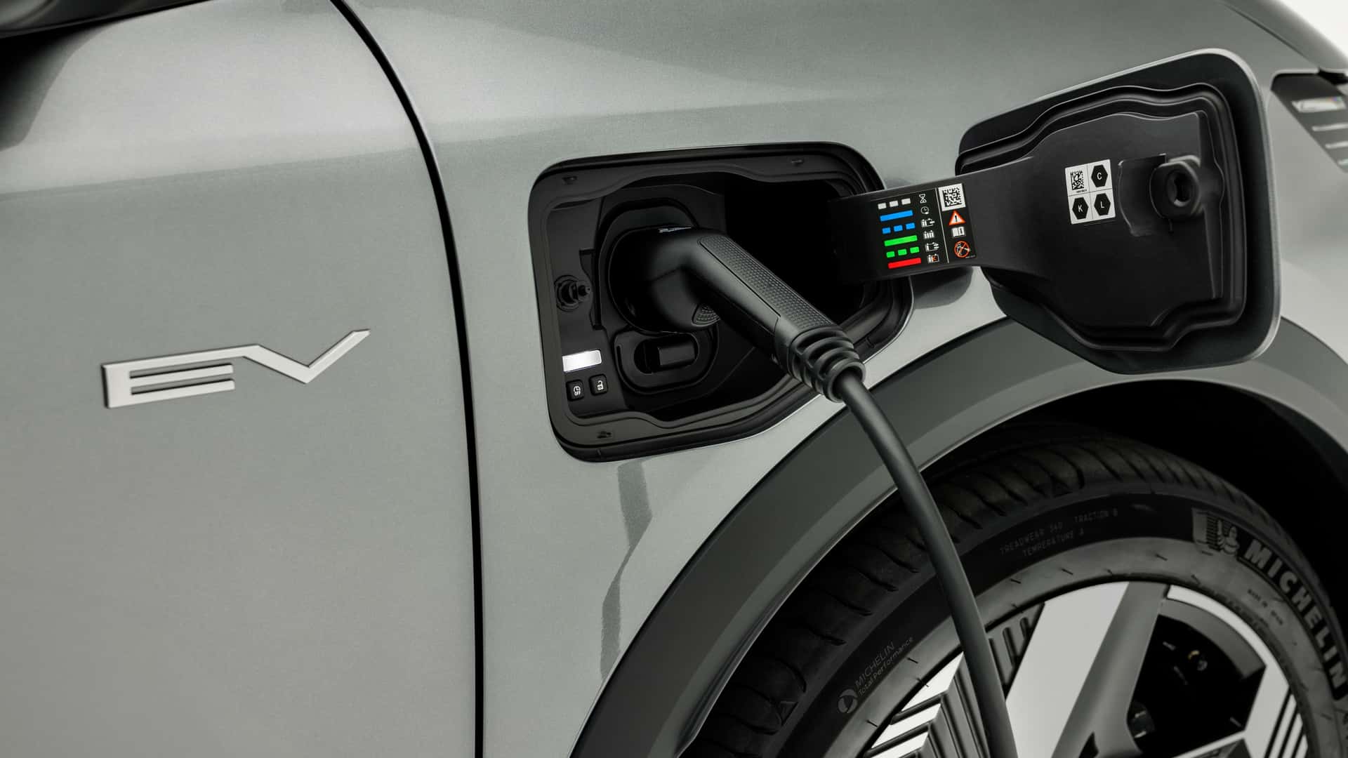 https://cdn.motor1.com/images/mgl/qkB631/s1/2026-mitsubishi-eclipse-cross-ev.jpg