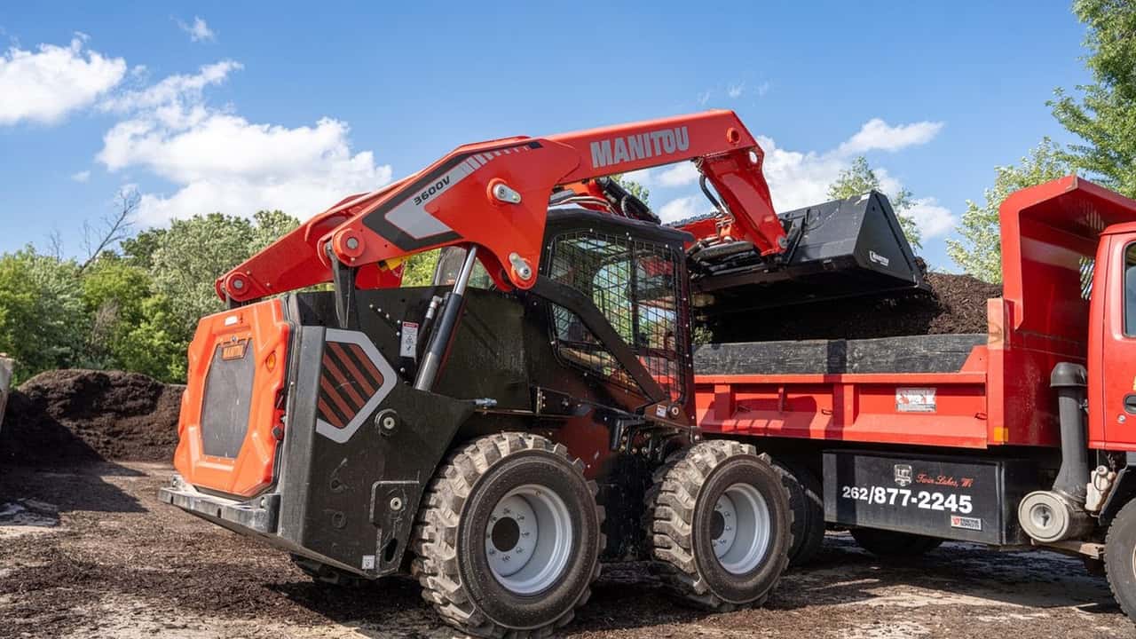Manitou: cinque nuove minipale vertical-lift per i lavori pesanti
