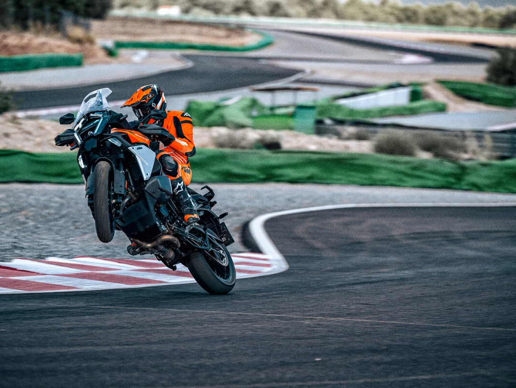 2027-ktm-1390-super-adventure-