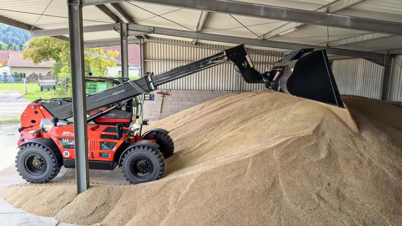Linde entra nei telescopici con tecnologia Sennebogen