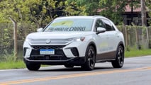 Usando mulas do T-Roc, VW testa sistema híbrido do novo T-Cross 