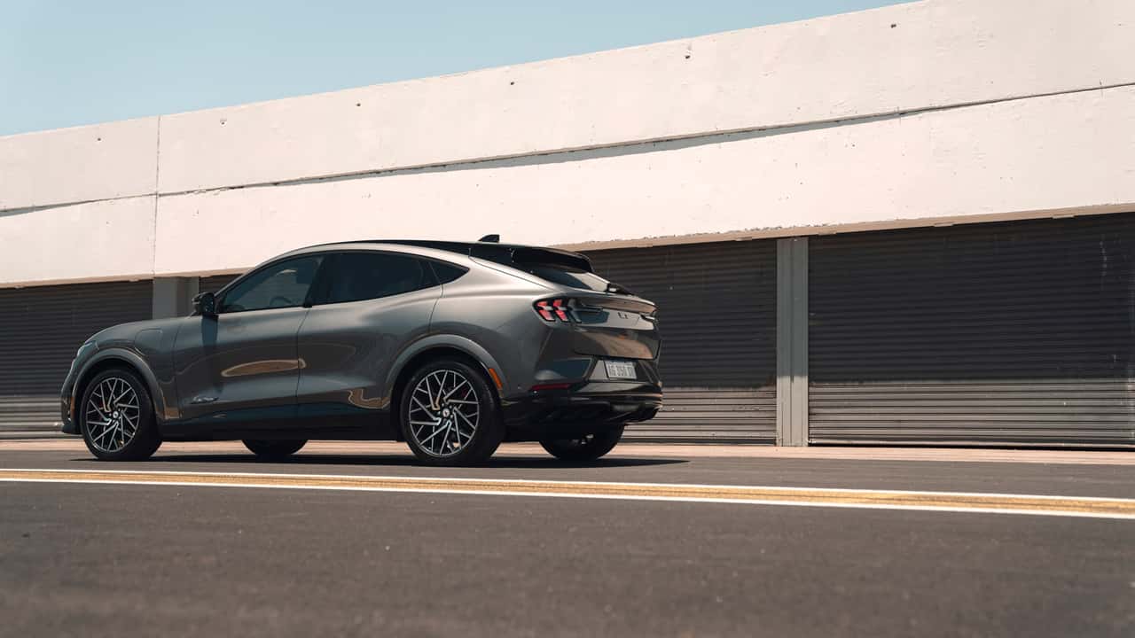 MUSTANG MACH E-002