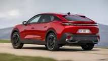 Peugeot 408 Plug-In Hybrid (2026), la prova su strada di Motor1.com