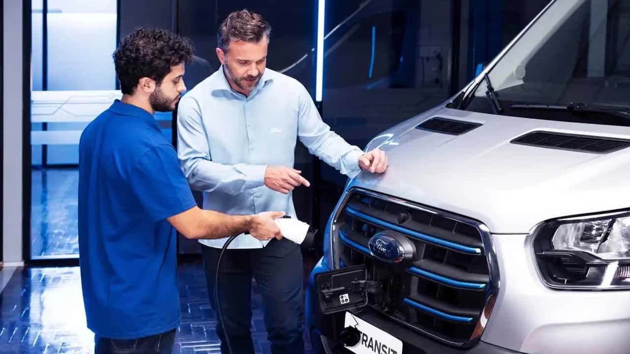 Ford cria curso gratuito para formar profissionais em manutenção de veículos