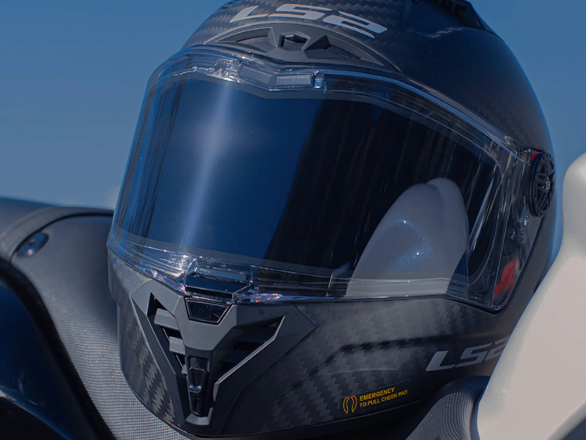 is cruiser vs ls2 helmet Spitfire Solid The neck skirt has pockets for speakers from your MP3 player LS2 Pioneer 2 vs KYT