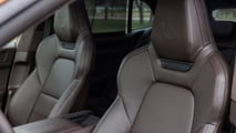 Porsche Cayenne Electric (2026) in Madeiragoldmetallic: Das Cockpit