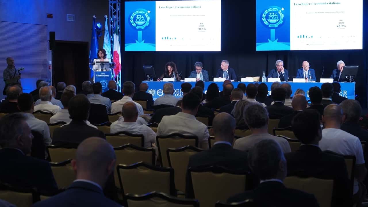 Mercato Trattrici 2026 e Agromeccanica: L'Italia Resiste tra Dazi e India