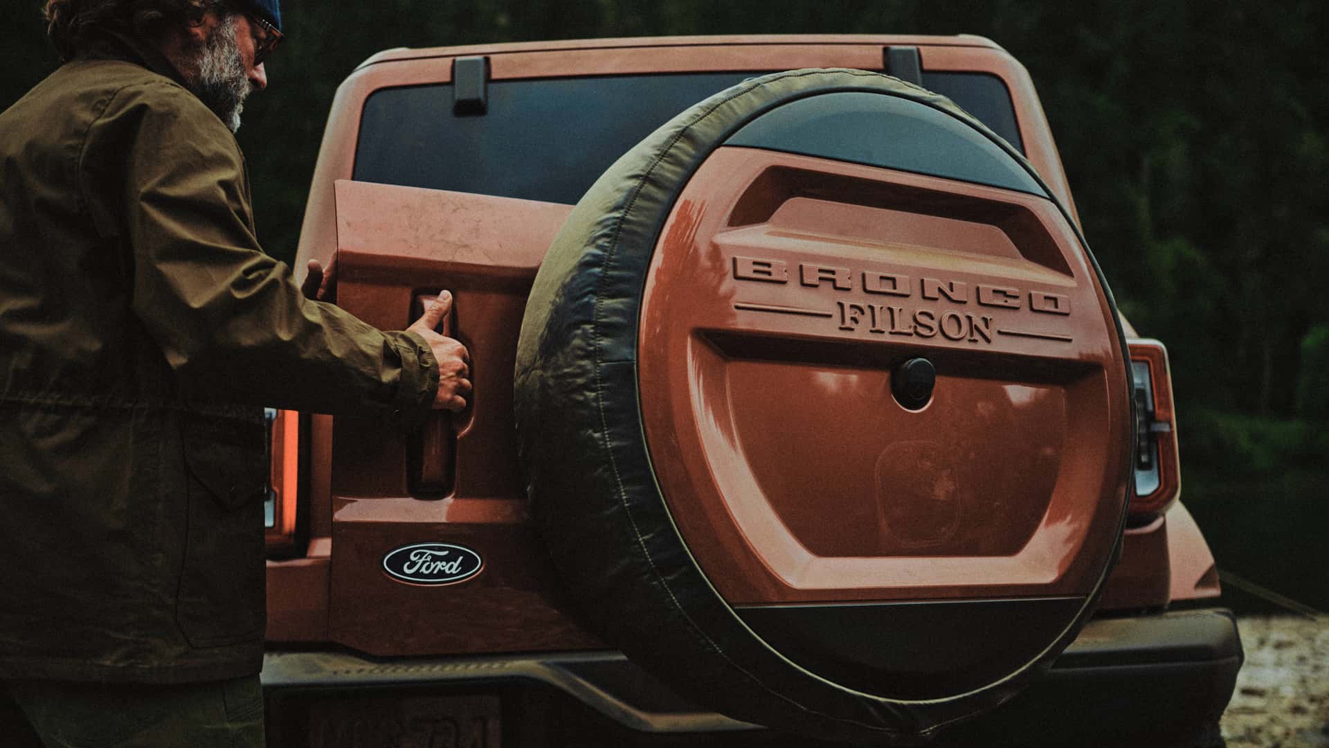 https://cdn.motor1.com/images/mgl/qkYroq/s1/2027-ford-bronco-filson-first-edition.jpg