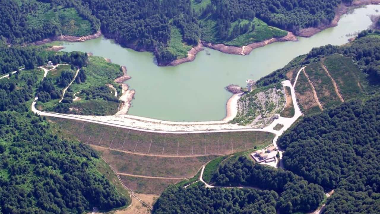 diga-da-1-miliardo-ferma-per-un-tubo-campi-senzacqua