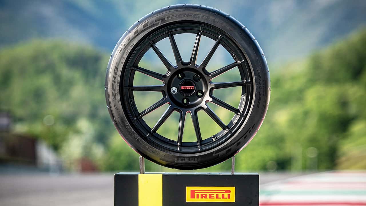 Pirelli P Zero Trofeo RS