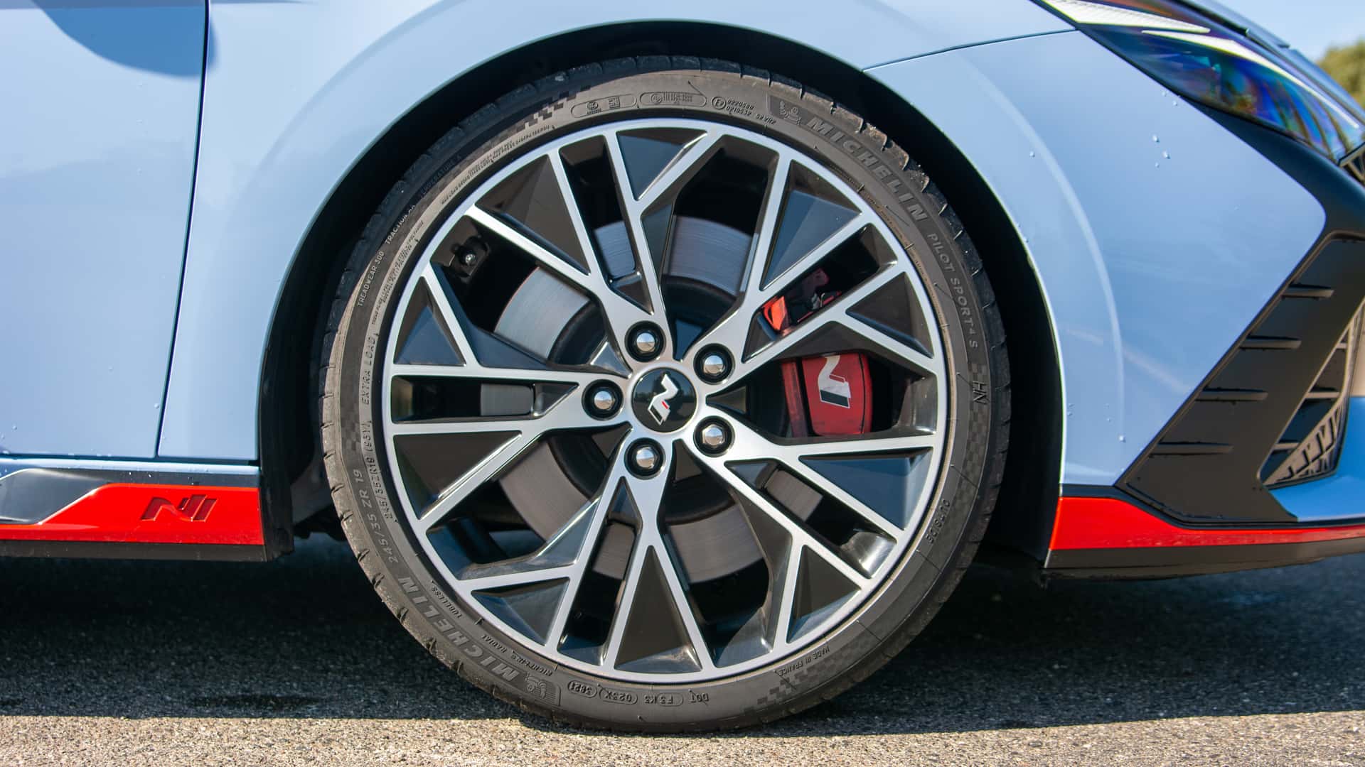 https://cdn.motor1.com/images/mgl/qkZlYg/s1/2023-hyundai-elantra-n.jpg